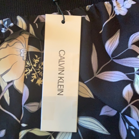 5. Add some WOW to your closet!!!!!!Calvin Klein Floral Wide Leg Pants in Black - Picture 12 of 16
